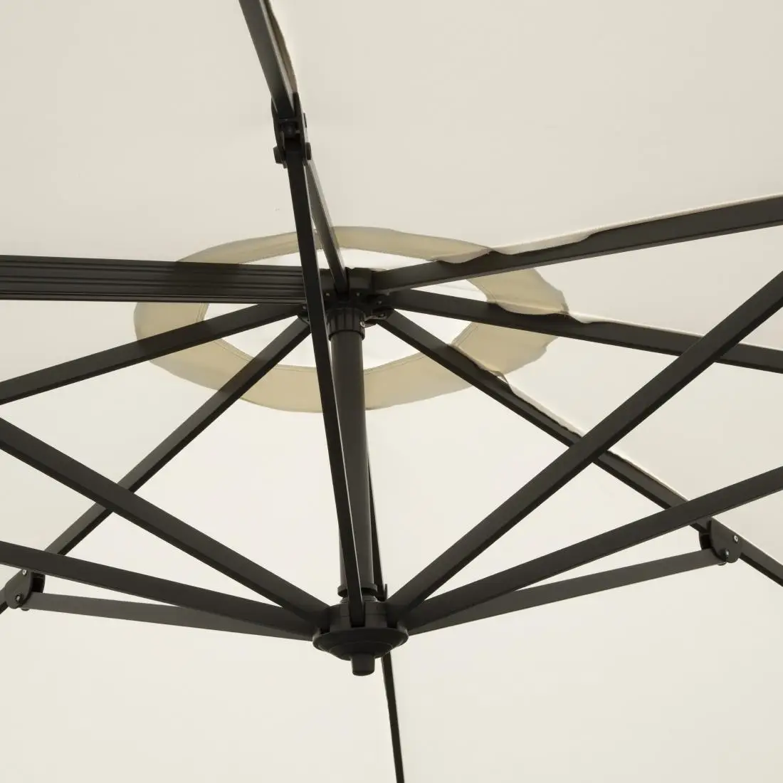 Bolero Venice Heavy Duty Parasol Cream 3.5m FU507 - Image 3
